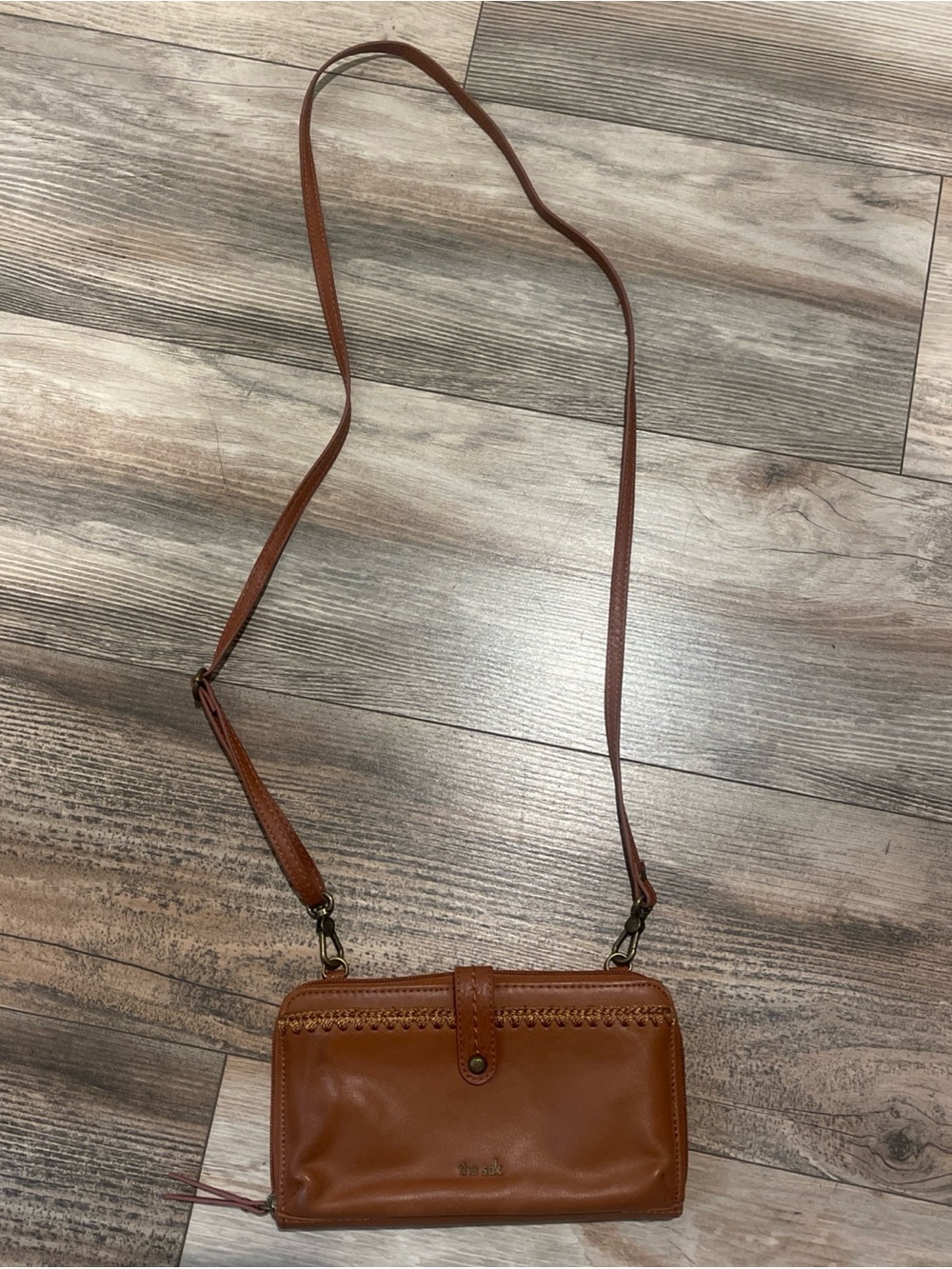 The Sak Iris Large Smartphone Brown Leather Crossbody Bag Adjustable Strap Boho